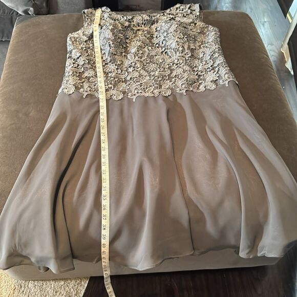 Women’s Gray Chiffon & Lace Formal Dress Matching Jacket Size XXL 20/22 NWT - Picture 11 of 15